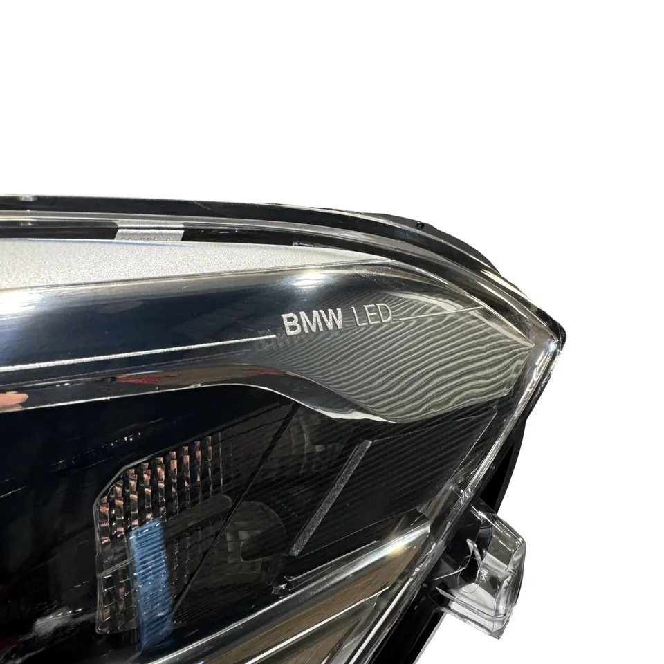 چراغ جلو LED بی ام و F20 — نمای پشت و محل کانکتور
